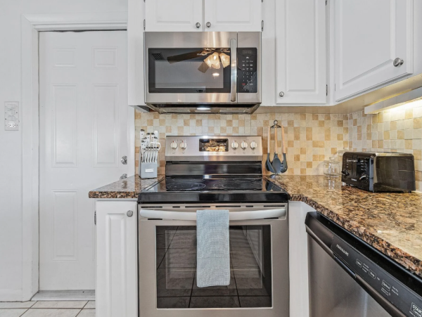 Discover a Great Retreat in Cape Coral - 3 Bedroom Home with Private Pool